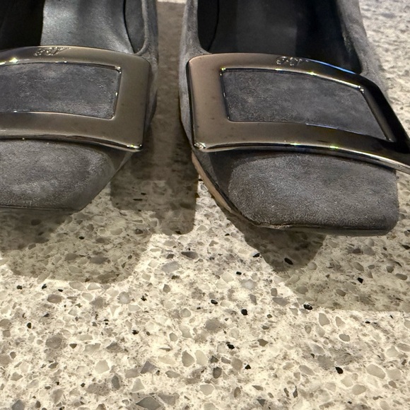 Roger Vivier Belle Pumps in Grey Suede - Picture 5 of 11